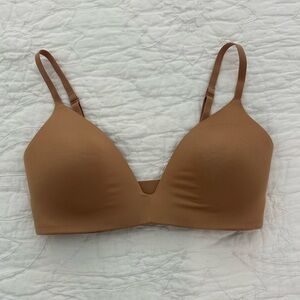 Skims Fits Everybody Tshirt Bra Ochre